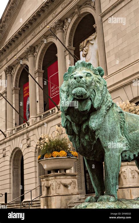 Chicago art institute lions hi-res stock photography and images - Alamy