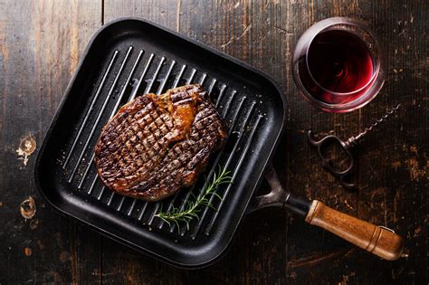 How to Cook a Steak on the Stove Top Without Oil | Livestrong.com ...