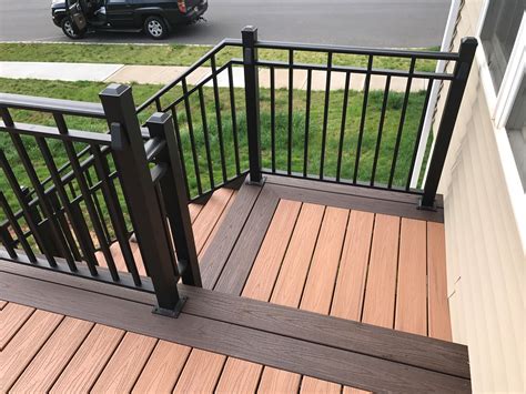 Custom curved deck with aluminum railings - Picture 7556 | Decks.com