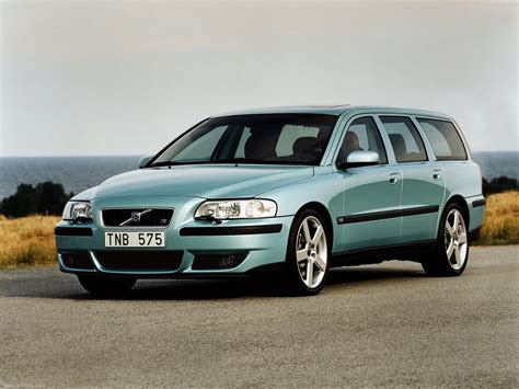 CarLineNews: VOLVO V70 R