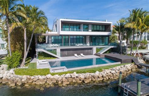 Spectacular Miami Waterfront Home Boasts Bay Views Sells $16,900,000