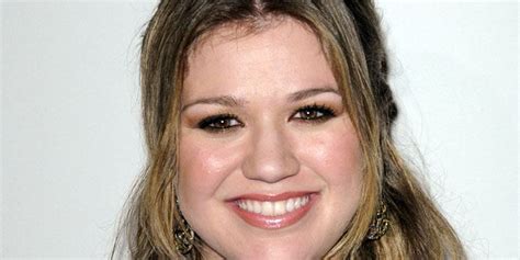 Kelly Clarkson - Age, Family, Bio | Famous Birthdays