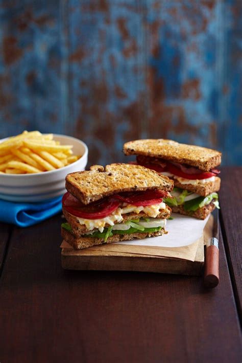 Chicken and egg club sandwich – Utilisez nos images sous licence ...