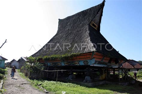 RUMAH ADAT KARO | ANTARA Foto