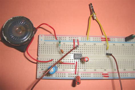 Small Loudspeaker Circuit Diagram using IC LM386