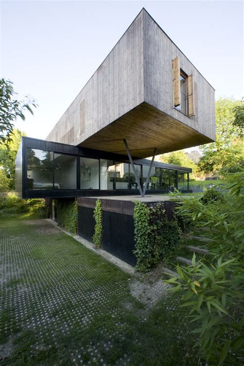 11 Houses With Incredible Cantilevers | ArchDaily