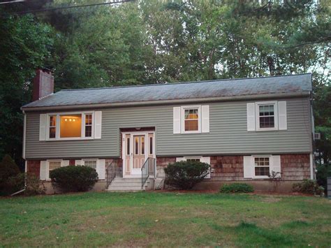 3 Rustic Ln, Plaistow, NH 03865 | Trulia