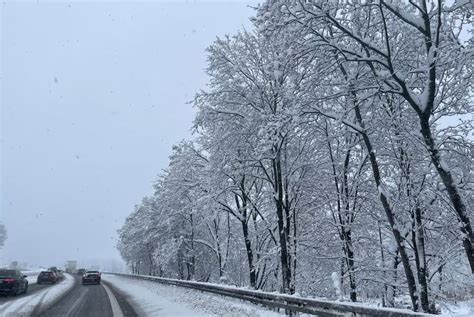 Munich flights, trains cancelled as heavy snow blankets Bavaria | Tuoi ...