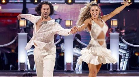 'Strictly's' Zara McDermott recounts 'distressing' experience with partner