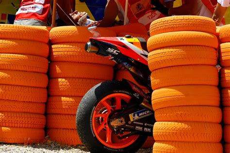 Marc Marquez retak tulang lengan atas kanan setelah kecelakaan di Jerez ...