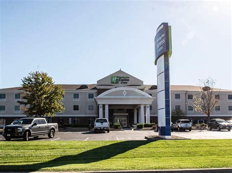 Holiday Inn Express & Suites Sedalia Hotel by IHG