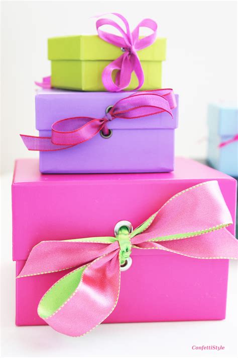 Gift Wrap Inspiration: A New Way to Add Ribbon | ConfettiStyle