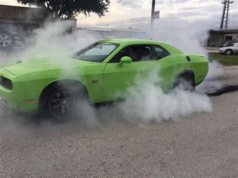 Burnout videos and pics. | Dodge Challenger Forum