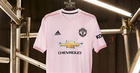 Man Utd in the pink after launch of new kit