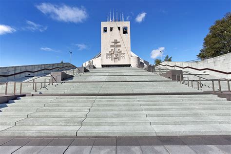 Liverpool Metropolitan Cathedral - Where Contemporary Architecture ...