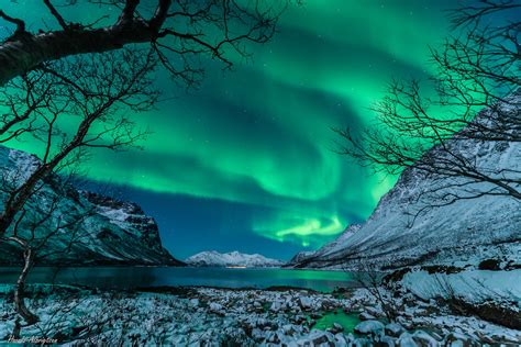 Green and Ghostly Northern Lights Haunt Norway Mountains (Photo) | Space