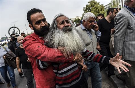 In pictures: Turkish people protest, mourn victims | SBS News