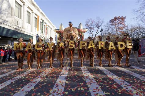 Balloons, bands and Santa: Macy’s Thanksgiving Day Parade ushers in ...