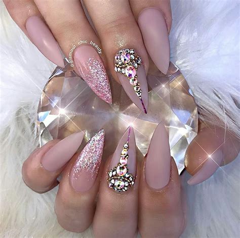 13 Inspirational Glitter Nail Art Designs ~ Black White Nation