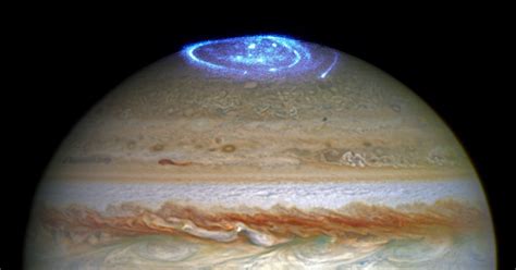 Hubble Photographs Stunning Aurora the Size of Earth on Jupiter | PetaPixel