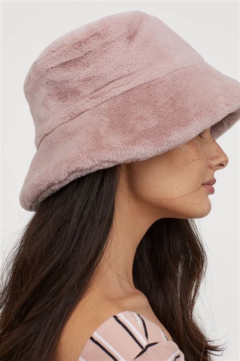 H&M Faux Fur Bucket Hat | The Best Gift Ideas For 20-Something Women in 2019 | POPSUGAR Fashion ...