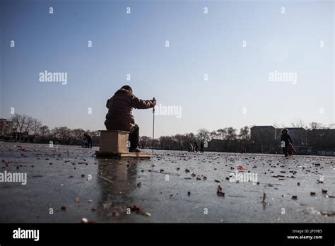 Winter activities on Beijing's Lake Stock Photo - Alamy