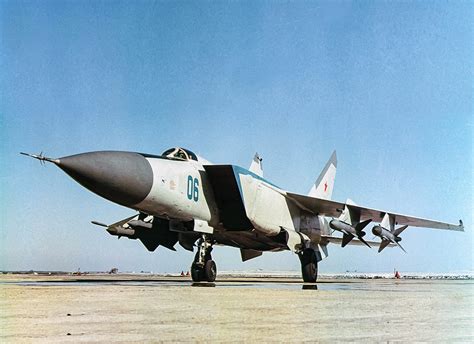 The MiG-25 Terrified the West Until A Defector Exposed its True Nature ...