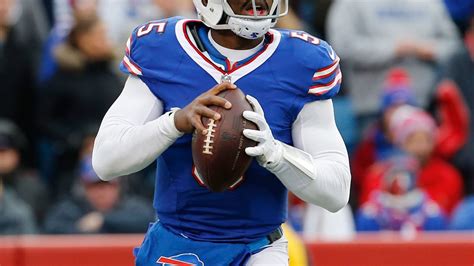 Tyrod Taylor slays Texans, keep Bills in wild-card hunt