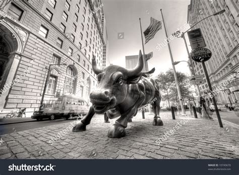 Golden Bull Symbol Wall Street Manhattannew Stock Photo 10749670 ...