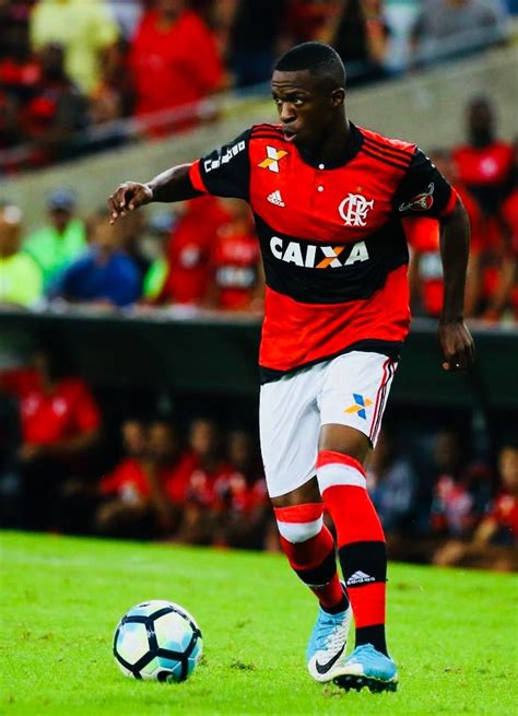 Vinícius Júnior Brazil / Vinicius Jr Comemora Convocacao No Dia Do Aniversario Do Rei Pele ...