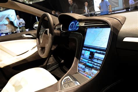 Tesla to recall 135,000 vehicles over computer memory failure | Daily Sabah