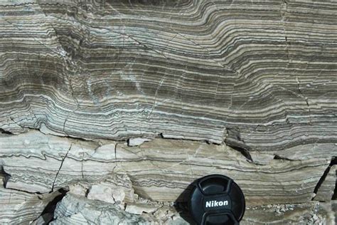 State Line outcrop - banded gypsum-calciterocks of the Castile ...