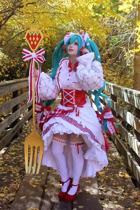 Strawberry Hatsune Miku by LittleCheybaby on DeviantArt