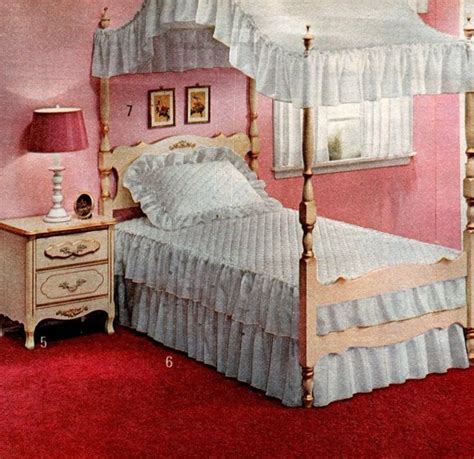 70 beautiful vintage canopy beds from the 1970s | Wood bedroom sets, Bedroom set, Traditional ...