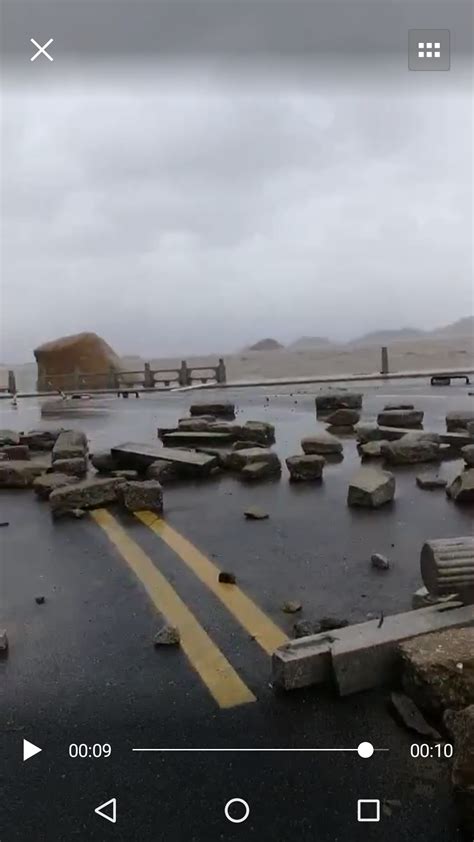 Huge Typhoon in china destroying buildings and cars : r/China