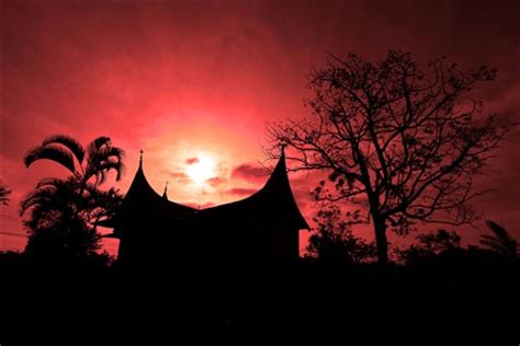 Silhouette Rumah Gadang: murfi: Galleries: Digital Photography Review : Digital Photography Review