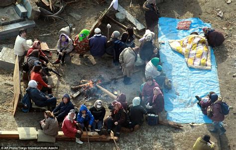 Japan earthquake and tsunami survivors in pictures of country laid waste | Daily Mail Online