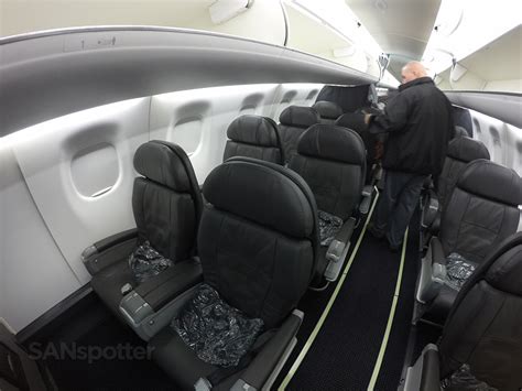 First class cabin American Eagle Airlines Embraer ERJ-175 @SANspotter | AirlinesFleet.com