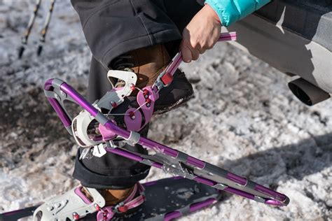 How to Snowshoe: Beginner Tips for Finding a Trail, Gear & More | Snow shoes, Snowshoeing gear ...