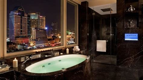 The stunning Peninsula Hotel in Shanghai