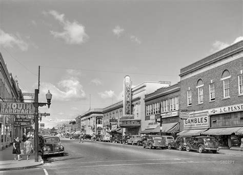 Main street of Hibbing, Minnesota August 1941 (Photo by John Vachon) : r/minnesota