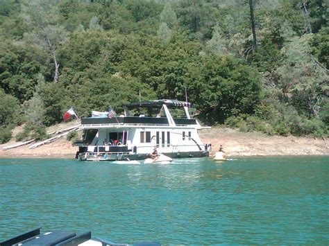 Lake Shasta Houseboat | Lake shasta houseboat, Lake shasta, Places to go