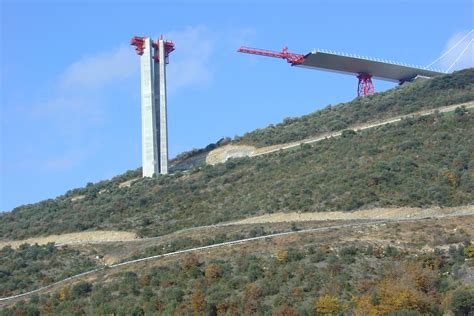 Viaduc de Millau construction » Vacances - Guide Voyage