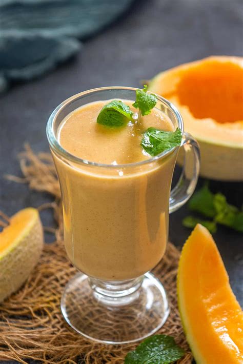 Cantaloupe Smoothie Recipe (Step by Step + Video) - Whiskaffair