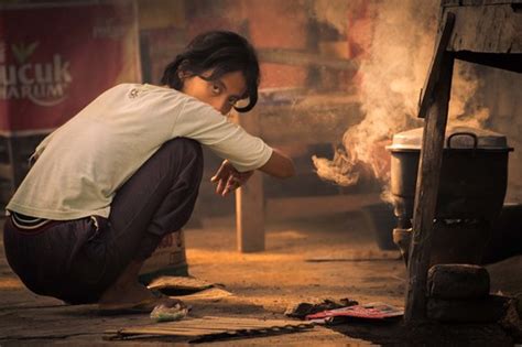 Morning Routine | An Indonesian girl set fire to cook rice i… | Flickr