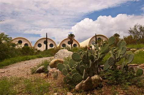 When Biosphere 2 Became a Grand Experiment in Self‑Isolation | HISTORY