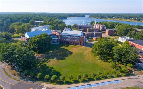 University Of New England Academic Overview