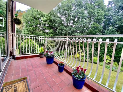Chine Crescent Road, Bournemouth, BH2 2 bed apartment - £325,000