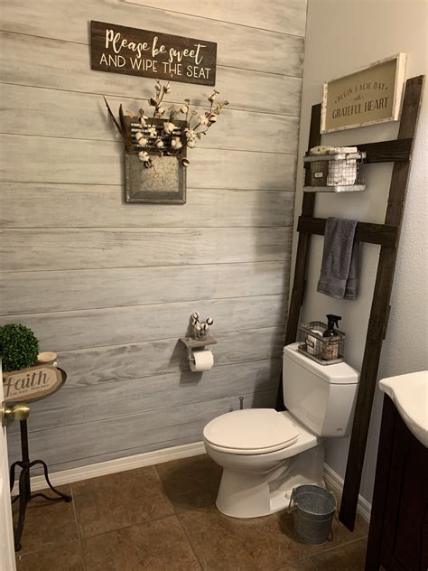 Shiplap Wall Bathroom Ideas - BATGHRO