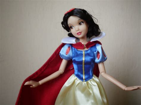 Disney Princess Collector: Snow White Doll Review